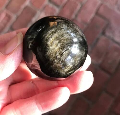 Zlatý lesk obsidiánů: Vlastnosti, formace, použití, lokality » Geologie Věda