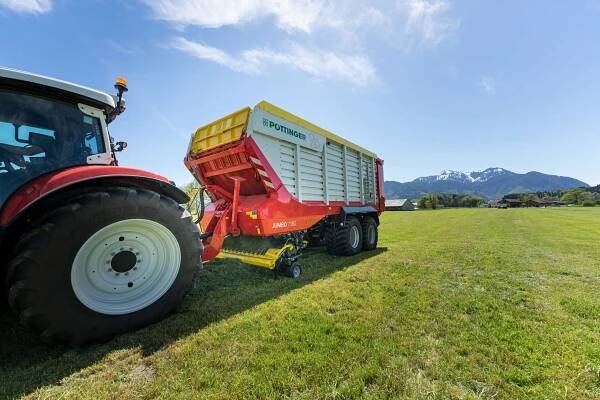 Pöttinger představil novou generaci samosběracích vozů Jumbo pro traktory o výkonu až 500 koní