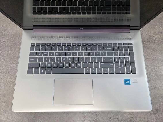 Notebook HP 17 QUAD Intel N200 16GB 128SSD HD+ podsvícení 17,3'' Win11 Levandule Série procesoru Intel Celeron Quad Core