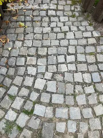 Kočičí hlavy dlažební kostky