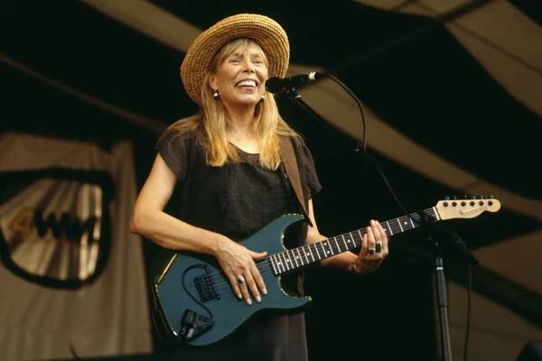 NEW ORLEANS JAZZ FESTIVAL Photo of Joni MITCHELL, Joni Mitchell performing on stage