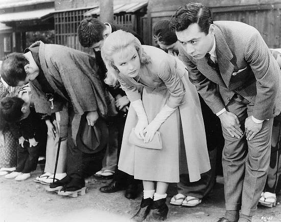 Carroll Baker, James Shigeta - Bridge to the Sun - Z filmu