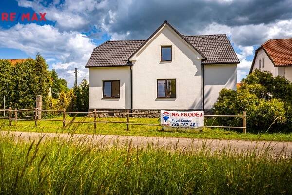 Prodej rodinného domu 200 m², pozemek 319 m², Nádražní, Malšice