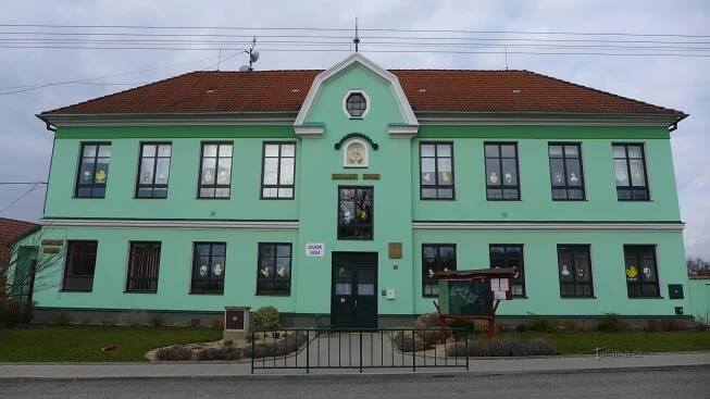 Lesonice - základní škola