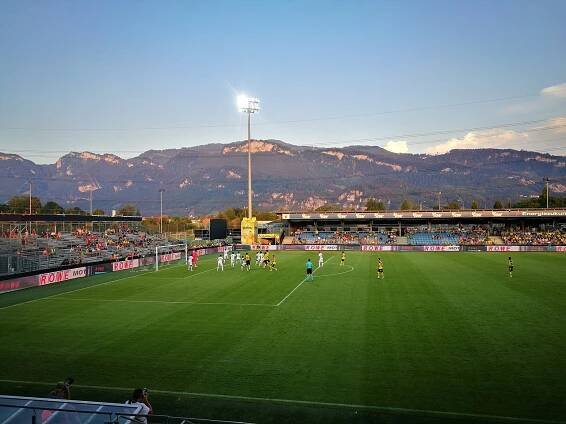 Soubor:A-V-FK-Altach-Cashpoint-Arena - Borussia Dortmund - Stade Rennes 005.jpg – Wikipedie