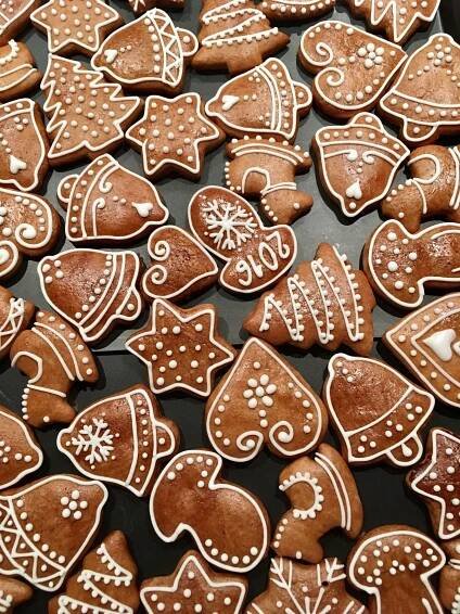 some very pretty decorated cookies on a table