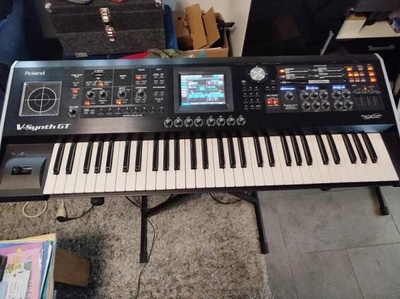 Roland V-Synth GT