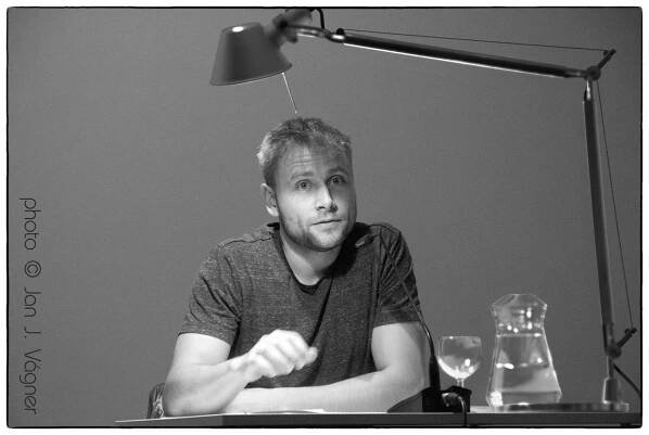 PHOTO: Lesung Max Riemelt - Berlinische Galerie 4. December 2015
VIDEO: Eighteen seconds with Max Riemelt - Berlinische Galerie 2018