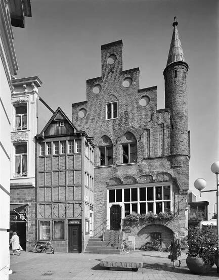 Soubor:Voorgevel - 's-Hertogenbosch - 20110416 - RCE.jpg