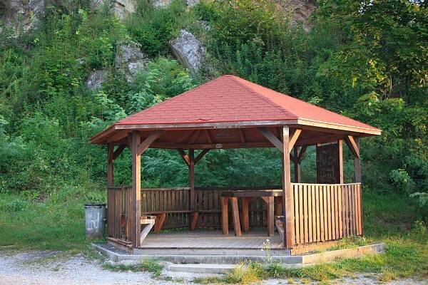 Prístrešok: Prístrešok pri hrade Čičva (Čičava) | HIKING.SK