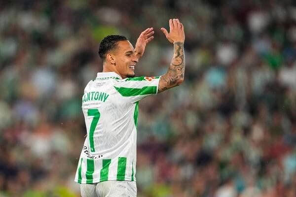 Antony Matheus dos Santos of Real Betis waving to the crowd.