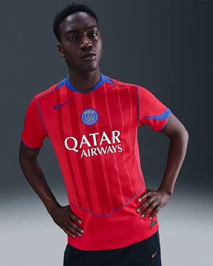 Replika pánského třetího fotbalového dresu Nike Dri-FIT Total 90 Paris Saint-Germain 2025/26 Stadium - Global Red/Sport Red/Hyper Royal