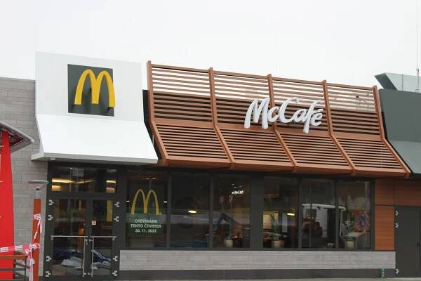 Kolínský McDonald’s ve čtvrtek otevírá. Pro prvního zákazníka má překvapení