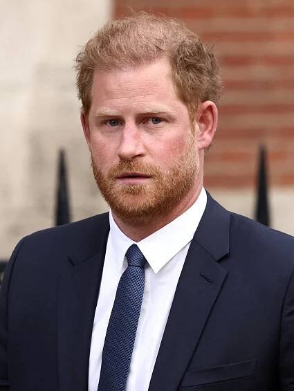 Princ Harry kvůli soudu zpět v Británii: Otec se s ním nesejde, William vyklidil pole!