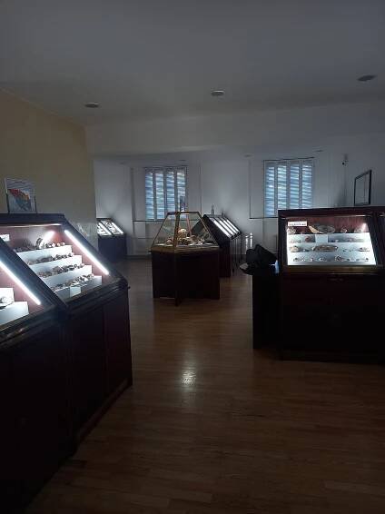 Soubor:Klenotnice drahých kamenů, Městské muzeum Nová Paka.jpg