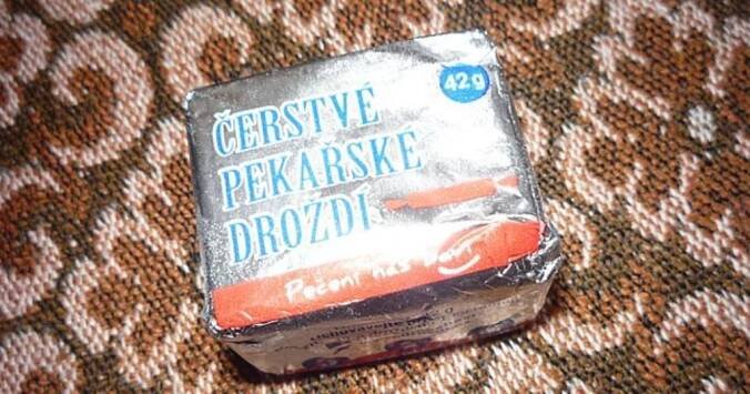 Stojí jen 5 Kč, dokáže ale hotové zázraky. Droždí probere na zahradě úplně každou rostlinu, udělejte si z něj zálivku