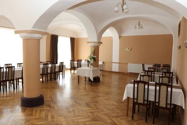 Restaurace Radnice nekončí, její provoz převzalo městečkoRestaurace Radnice nekončí, její provoz převzalo městečko - Městys