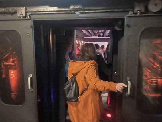 Protidrogový Revolution train přijel na městské vlakové nádraží, navštívili ho žáci základních, středních škol i veřejnost
