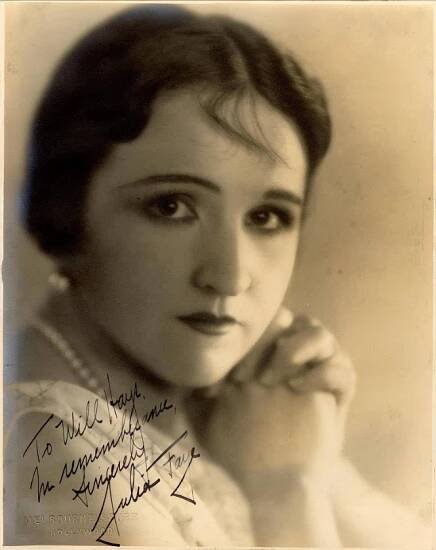 Julia Faye