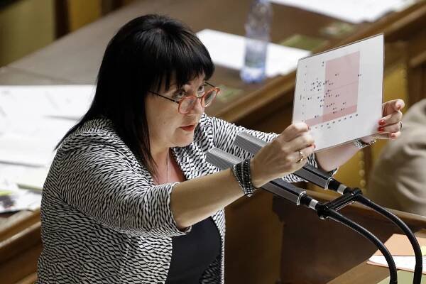 Ministryně financí Alena Schillerová (za ANO). | iROZHLAS - spolehlivé zprávy