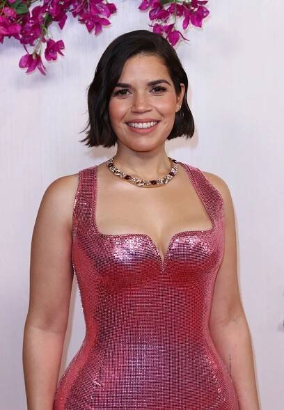 Držitelka Zlatého globu America Ferrera zůstává věrná střihu střední generace, mikádo nosí po bradu a s pěšinkou uprostřed.