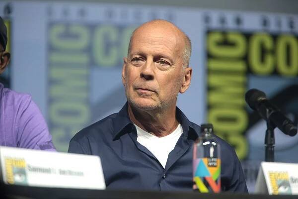 Bruce Willis už nemůže mluvit ani chodit – trpí posledním stádiem jedné z nejagresivnějších a nejrychleji postupujících forem demence - MůjLife.cz