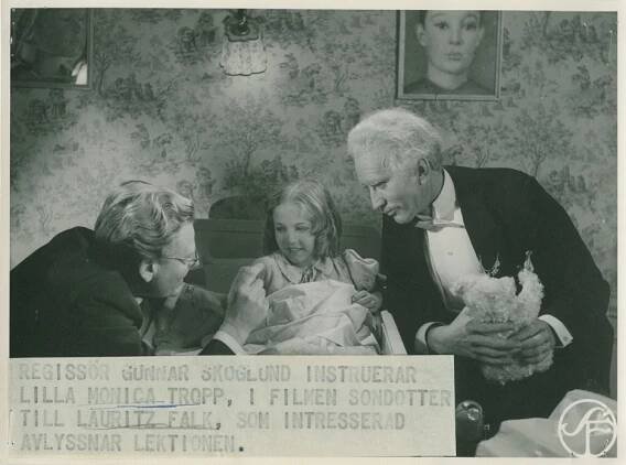 Gunnar Skoglund, Monika Tropp, Lauritz Falk - Klockan på Rönneberga - Fotosky