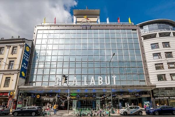 Pronájem obchodního prostoru v pasáži Bílá labuť