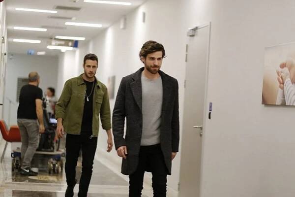 Láska a nenávist Istanbulu - Epizoda 10 - Z filmu - Mehmet Ozan Dolunay, Berker Güven