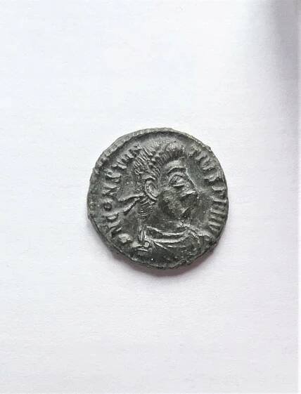 Řím, Konstancius II (324–361), Follis, RIC 381