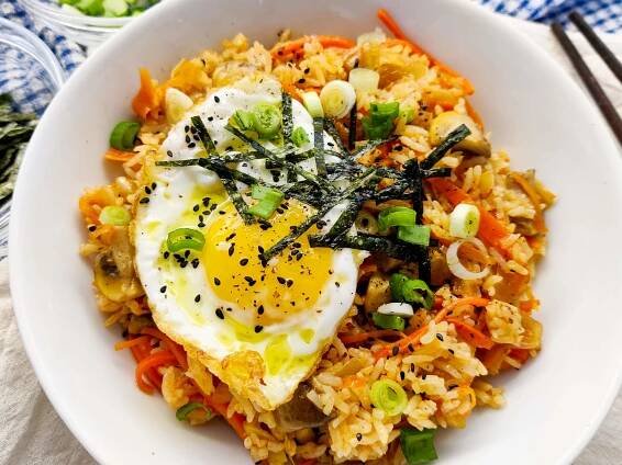 Korejská smažená rýže s kimchi - Recepty ze sapy