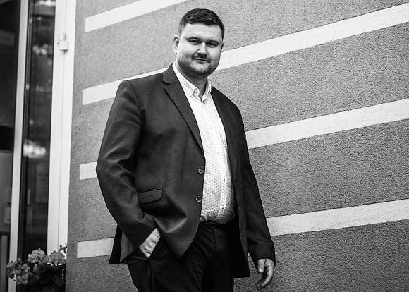 Ve zříceném letadle zemřeli instruktor a starosta, jeho žena čeká miminko