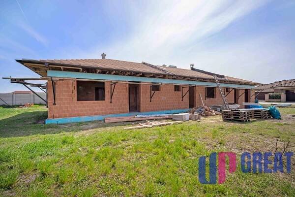 PREDAJ 3 izb. rodinných domov, Macov, novostavba, všetky IS