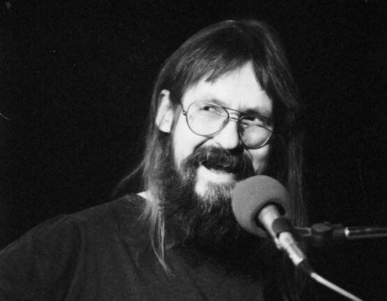 K nedožitým 75. narozeninám hudebníka Petra Kalandry dnes vychází vinylové album