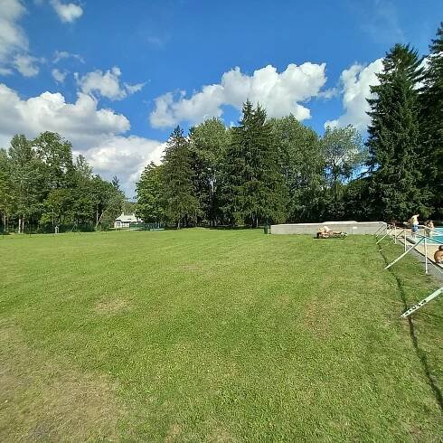 Vyrazte na koupaliště v Konstantinových Lázních. Je útulné, čisté a klidné