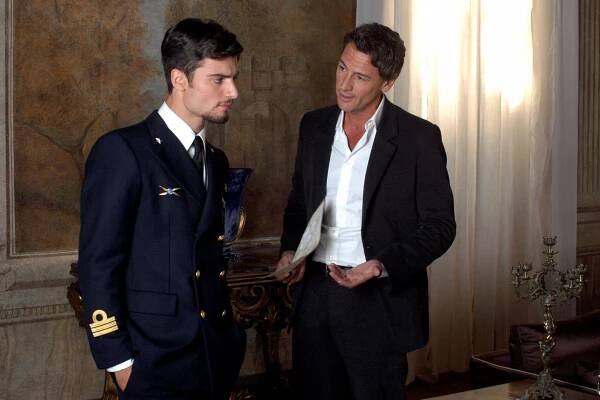 Le tre rose di Eva - Season 1 (S01) (2012) | Filmotéka | ČSFD.cz