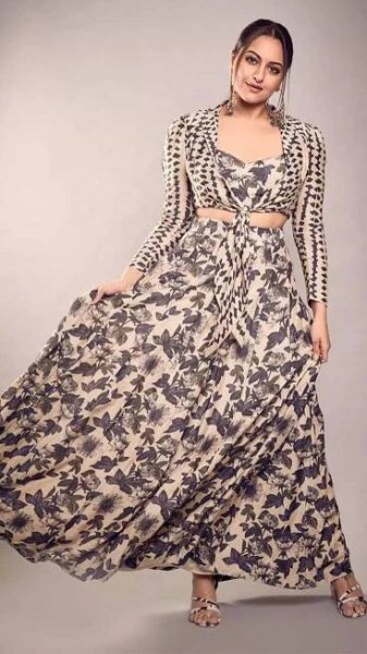 Sonakshi Sinha captivates in stunning ethnic ensembles