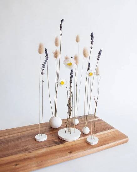 DIY KLEISTANDAARD VOOR DROOGBLOEMEN - IMAKIN | Decorazioni fai da te, Fai da te arredamento, Idea di decorazione
