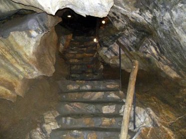 Soubor:Chýnovská jeskyně(3).jpg – Wikipedie