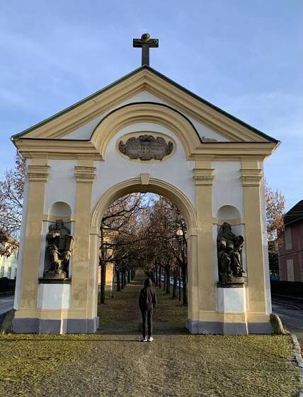 Nahý Pozorovatel i pěchotní sruby aneb Novoroční Králíky a klášter Hedeč