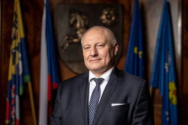 Primátorem Ostravy je oficiálně Jan Dohnal. Radu města tvoří těchto 11 politiků