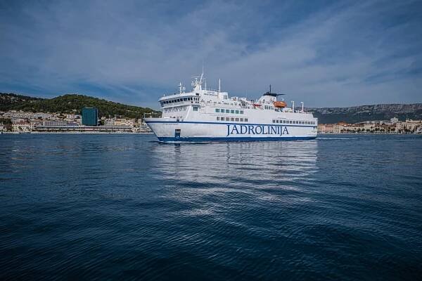 Find out more about Jadrolinija's ships - Ferry Petar Hektorović | Jadrolinija