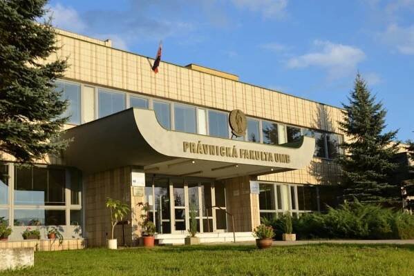 K 20.narodeninám Právnickej fakulty UMB blahoželal aj Peter Pellegrini