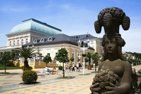 Karlovarský kraj podpoří aktivity spojené se zápisem památek a lázeňských měst na seznam UNESCO