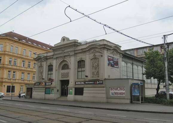 Budova původní městské tržnice z roku 1891 a pozdějšího kina Radost