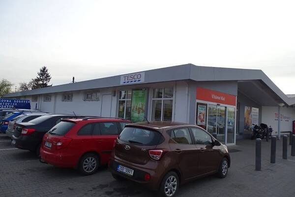 Fotogalerie • Parkoviště Tesco, Na Výsluní (Parkoviště) • Mapy.com