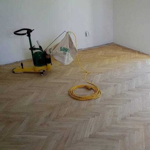 Renovace dřevěných podlah – Renovace dřevěné podlahy přebroušením – Podlahářství Spurný s.r.o. – novapodlaha.cz