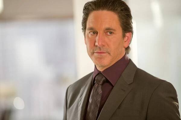 Necessary Roughness - Gimme Some Lovin' - Z filmu - Scott Cohen