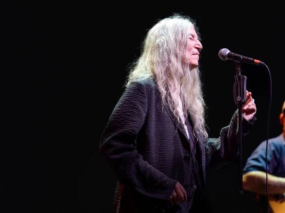 Legendární Patti Smith se vrátila do Prahy - musicserver.cz