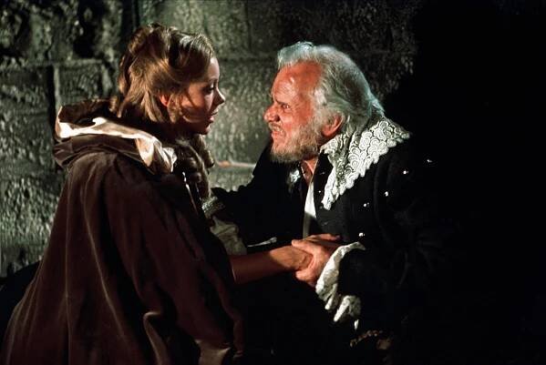 Muž se železnou maskou - Z filmu - Jenny Agutter, Esmond Knight